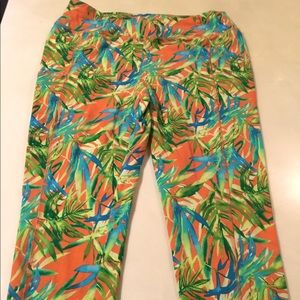 Chico Cropped Weekend wear in tropical colors.